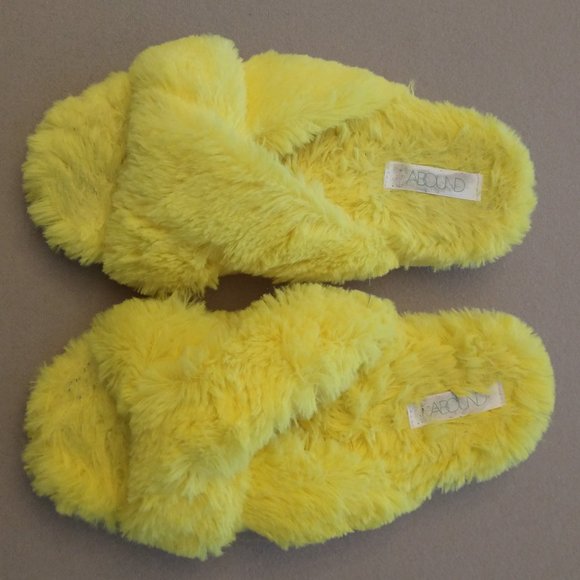 Women's Abound yellow fluffy slippers size M (7-8) - Picture 1 of 9